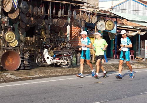 Vừa chạy vừa tranh thủ… ngắm hang thủ công của làng đúc đồng Phước Kiều (Điện Bàn)