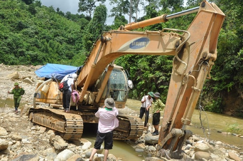 Nhờ thường xuyên truy quét, cương quyết xử lý, tình trạng khai thác tài nguyên khoáng sản trái phép trong năm 2012 giảm đáng kể.