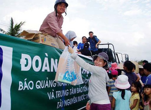 Báo Quảng Nam cứu trợ đồng bào vùng sâu, vùng xa.