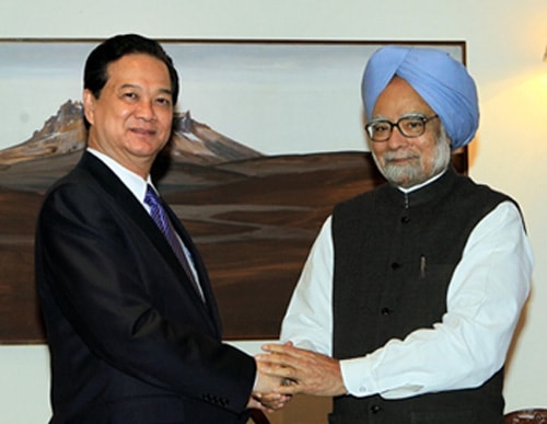 Thủ tướng Nguyễn Tấn Dũng (trái) và Thủ tướng Ấn Độ Manmohan Singh. Ảnh: Nguồn VGP news