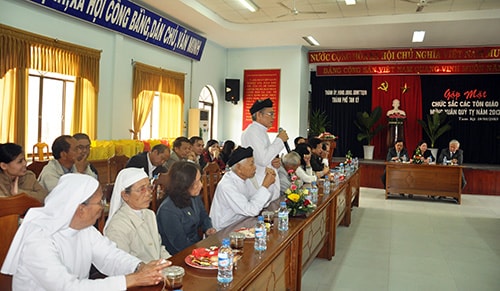 Đại diện chức sắc Cao Đài phát biểu.