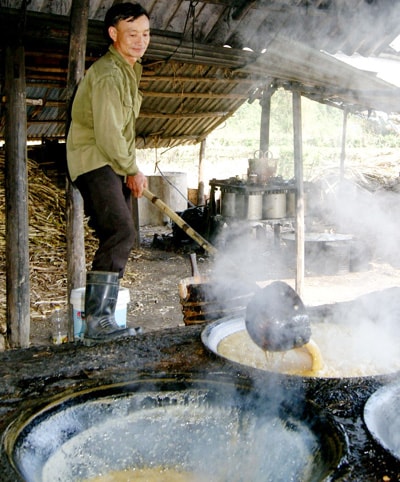 Nấu đường, đánh nhuyễn.