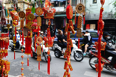 Đồ trang trí Tết được treo để bán trên một con phố ở Hà Nội.