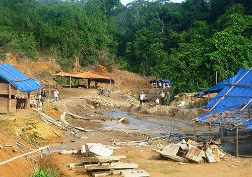 Đại bản doanh “vàng tặc” trong Khu Bảo tồn thiên nhiên Sông Thanh, thuộc xã Đắc Pring, huyện Nam Giang.