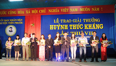 Lễ trao Giải thưởng Huỳnh Thúc Kháng lần thứ VIII năm 2013.