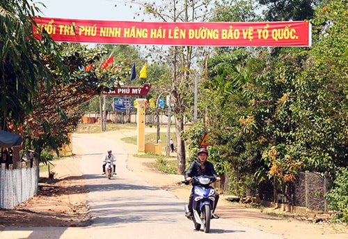 Băng rôn cổ động cho ngày tòng quân ở Phú Ninh.Ảnh: X.NGHĨA