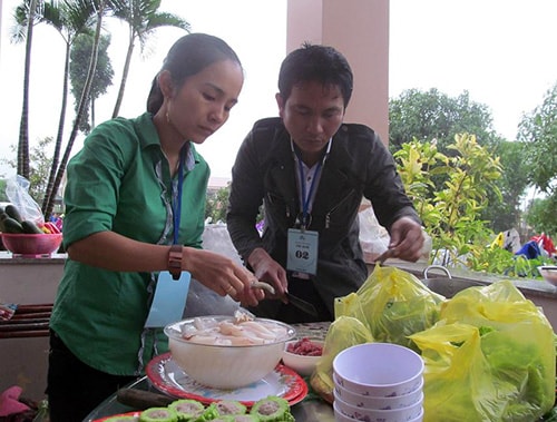 Cùng trổ tài vào bếp.