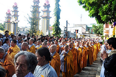 Đông đảo tín đồ Phật giáo đã đến đưa tiễn Hòa thượng.