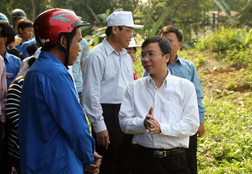 Đồng chí Đặng Quốc Toàn – Bí thư  Trung ương Đoàn  thăm hỏi động viên đoàn viên tại Hiệp Đức.