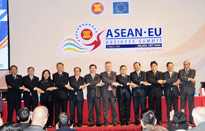 Các quan chức ASEAN-EU tại Hội nghị Thượng đỉnh kinh doanh ASEAN-EU 2013.