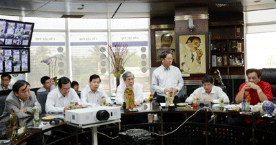 Chủ tịch UBND tỉnh Lê Phước Thanh phát biểu tại cuộc làm việc với Công ty TNHH Thương mại- dịch vụ Tân Hiệp Phát. Ảnh: NGUYỄN HỮU SÁNG