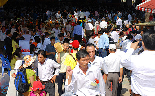 Hàng nghìn người Quảng về tụ họp ở ngày hội đồng hương.