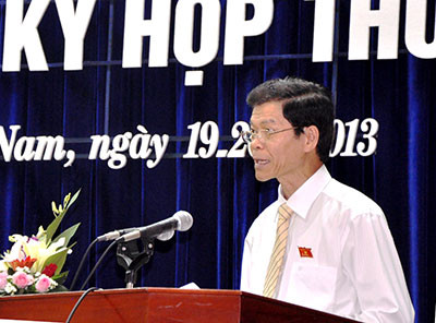 Chủ tịch HĐND tỉnh Nguyễn Văn Sỹ khai mạc kỳ họp.