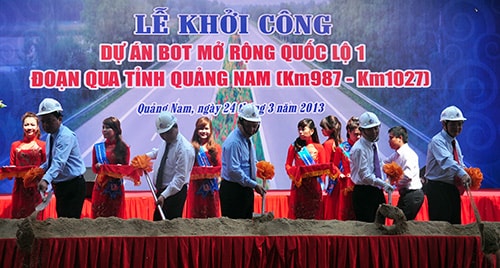 Phó Thủ tướng Chính phủ Nguyễn Xuân Phúc cùng lãnh đạo các Bộ, ngành Trung ương và địa phương khởi công công trình.Ảnh:VINH ANH