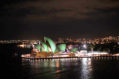 Thủ đô Sydney,  Australia- nơi đầu tiên trong số gần 150 quốc gia và vùng lãnh thổ trên thế giới hưởng ứng chiến dịch Giờ Trái Đất 2013. 