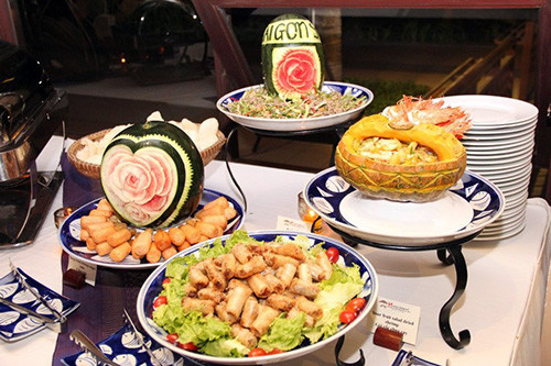 Những món ăn đậm chất văn hóa Việt với những hương vị đặc trưng được trình bày khá bắt mắt ở nhà hàng 5 sao này.