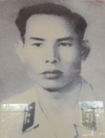 Ảnh Nguyễn Phan Vinh được trưng bày tại hội trường của đảo.