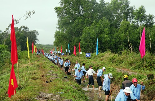 Ngành thủy lợi huy động tối đa nhân lực ra quân nạo vét hệ thống kênh mương.