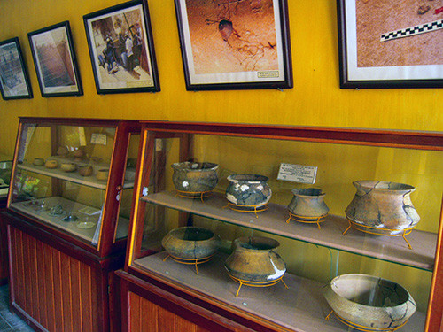 Hiện vật trưng bày tại Bảo tàng Văn hóa Sa Huỳnh, Hội An.Ảnh: QUỐC HẢI