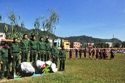 Chương trình nghệ thuật diễn ca tái hiện không khí chiến thắng Khâm Đức- Ngok Ta Vat. 