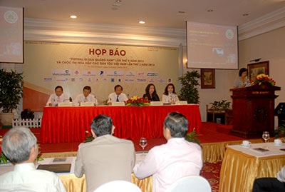 Quang cảnh buổi họp báo