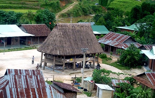 Làng Tà Vàng (Tây Giang) đạt danh hiệu “Làng văn hóa” nhiều năm liền nhờ biết cách vận động nhân dân tham gia xây dựng đời sống văn hóa.Ảnh: S.ANH