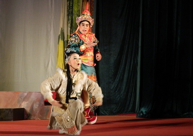 Một cảnh trong trích đoạn Hồ Nguyệt Cô hóa cáo do Nhà hát tuồng VN biểu diễn phục vụ nhân dân Quảng Nam.  
