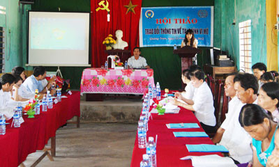  Một hội thảo trao đổi thông tin về tài chính vi mô được tổ chức tại Duy Phú.                                                                                                Ảnh: T.DŨNG