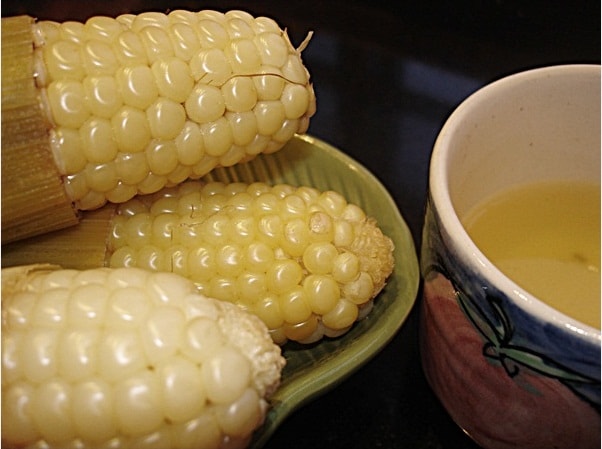 Hoi An boiled maize and maize sweet soup.