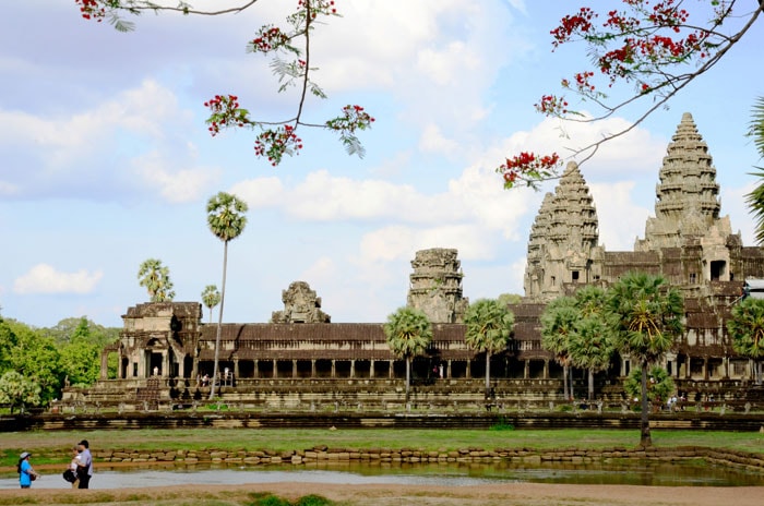 Một góc đền Angkor Wat. Đây là một ngôi đền Hindu lớn nhất thế giới, biểu tượng của đất nước Campuchia. 