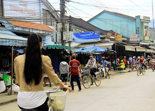 Nhộn nhịp Trung Phước hôm nay.Ảnh: LÊ QUÂN