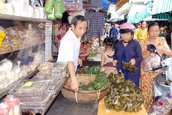 Bánh tét, bánh rò cũng được bà con người Quảng mua nhiều ở dịp mùng 5. 