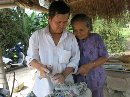 Xuan and his mother.