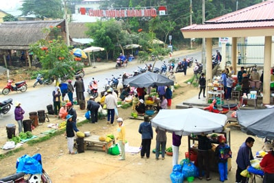 Một góc chợ sớm vùng cao.