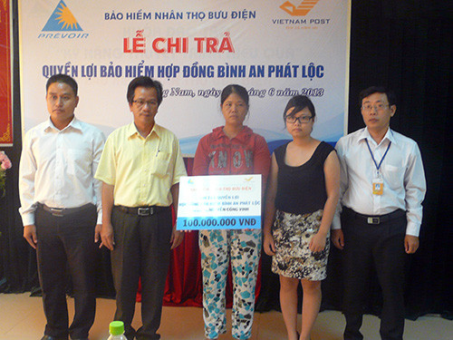 Lễ chi trả quyền lợi bảo hiểm họp dòng Binh An Phát Lộc.