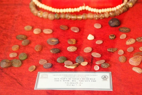 Stone and glass strings of the Oc Eo civilization – VII-VIII century.