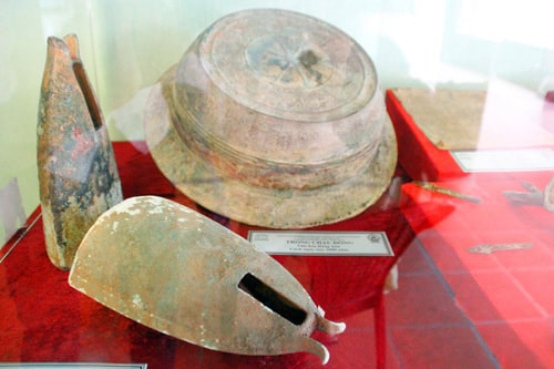 Some copper and pottery instruments of Dong Son civilisation.