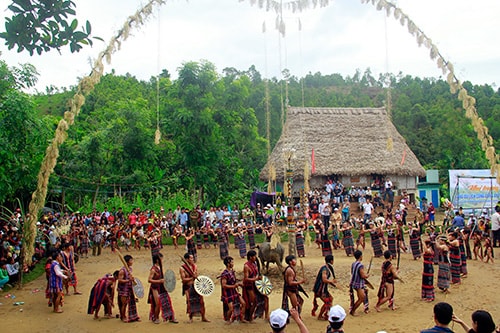 Làng du lịch cộng đồng Bhơ Hôồng trong festival.Ảnh: THÀNH CÔNG