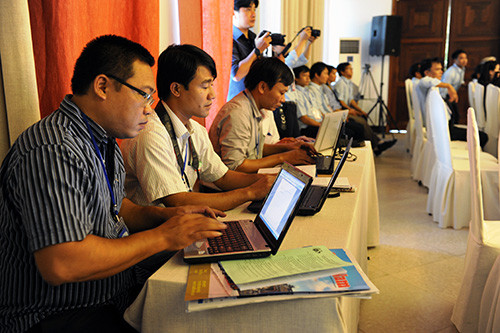 Đông đảo phóng viên báo đài trung ương và địa phương đưa tin tại hội thảo.