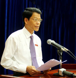 Chủ tịch HĐND tỉnh Nguyễn Văn Sỹ phát biểu khai mạc kỳ họp.