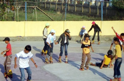 Trẻ em trượt patin (ảnh minh họa, khai thác từ internet).