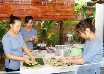 Nhiều người làm công ở các cơ sở du lịch không chỉ quan tâm về lương bổng mà còn mong muốn chủ doanh nghiệp chăm lo đời sống tinh thần. Ảnh: T.D