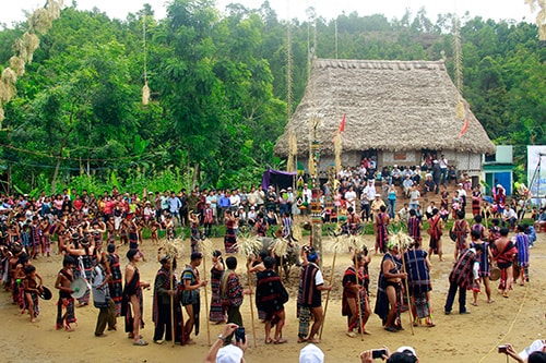 Phát triển du lịch - dịch vụ, một hướng đi mới cho vùng cao Đông Giang nhằm khai thác tiềm năng dồi dào chưa được đánh thức. Ảnh: THÀNH CÔNG