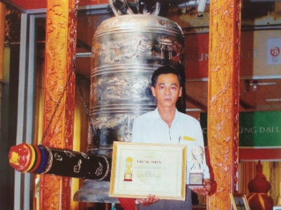 The Dai Hong Chung (Big Bell, 1,000kg weight, casted by Phuoc Kieu bronze casting craft village) - a gift from The People’s Committee of Quang Nam Province to Ha Noi city on the occasion of the 1000-year Thang Long-Ha Noi Great ceremony (October, 2010).