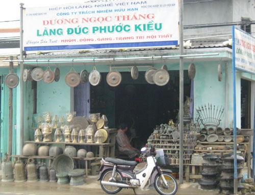 Products of Phuoc Kieu Bronze casting craft village.