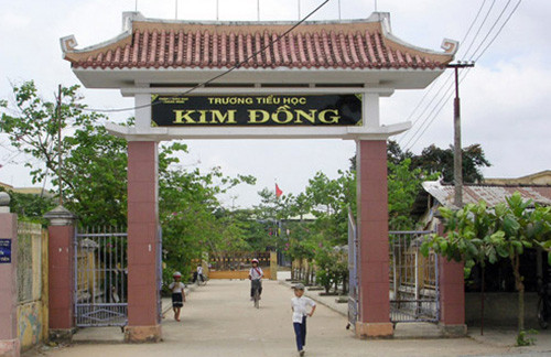 Trường Tiểu học Kim Đồng (thị trấn Hà Lam), ngôi trường đầu tiên của huyện Thăng Bình được công nhận đạt chuẩn quốc gia vào năm 2001.