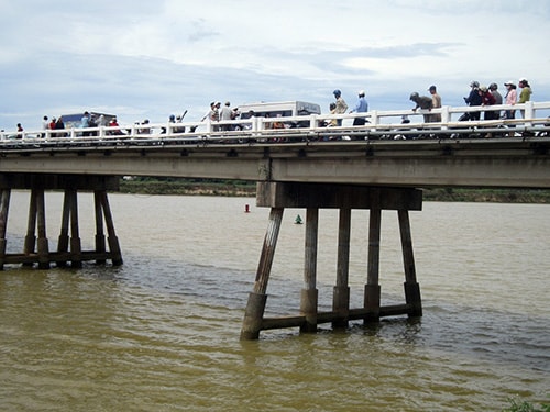 Cầu Câu Lâu, nơi đôi nam nữ gặp nạn.