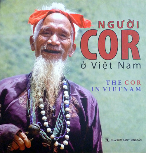 Bìa tập sách ảnh “Người Cor ở Việt Nam”. 