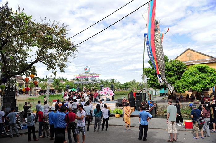 Sẵn sàng cho lễ khai mạc