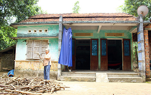 Nhà bà Nguyễn Thị Hữu (thương binh, thân nhân liệt sĩ, ở huyện Tiên Phước) sẽ được hỗ trợ xây mới trong năm 2013.Ảnh: D.LỆ